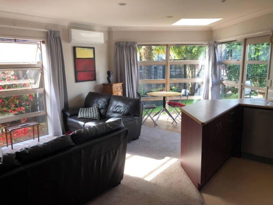 Sunny, Quiet, 2-Bedroom Unit In Fabulous Location! 케임브리지 외부 사진
